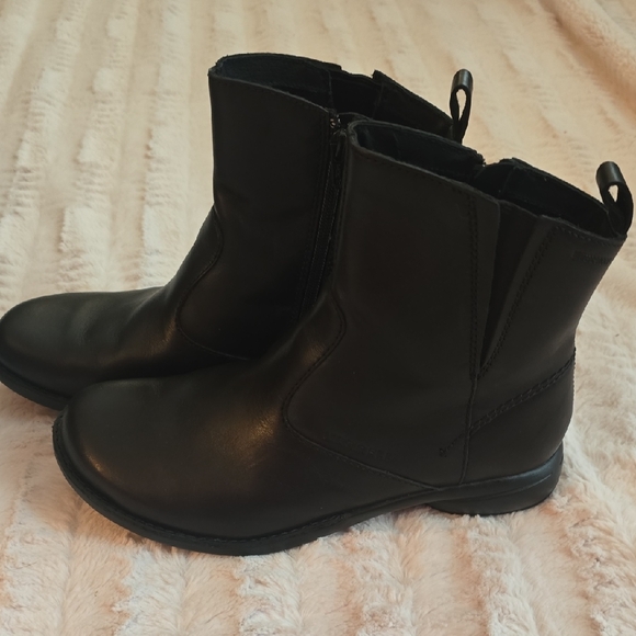 Merrell Black Ankle Zip-Up Boots - Picture 10 of 10